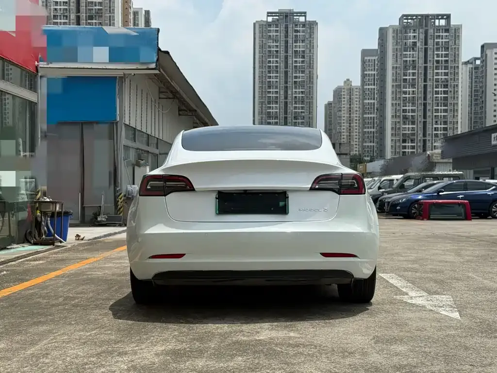 Tesla Model 3 — фото 6