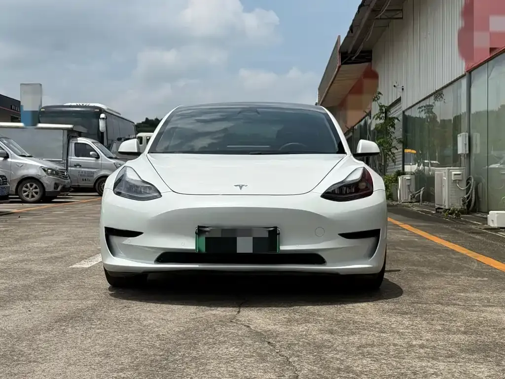 Tesla Model 3 — фото 3