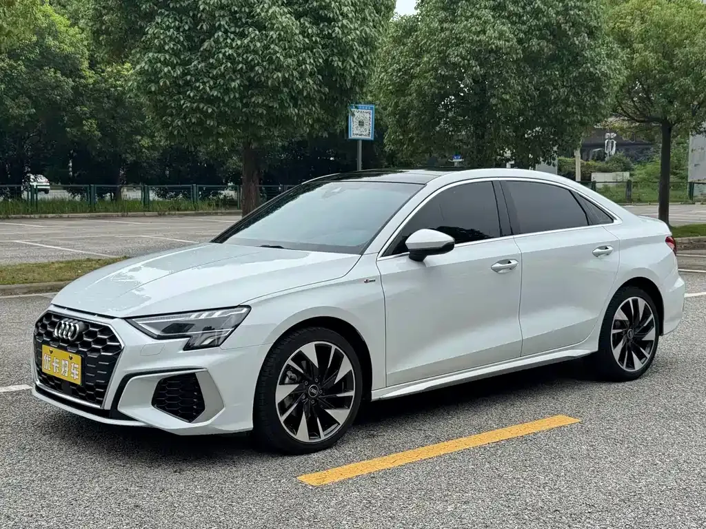 Audi A3 — фото 1