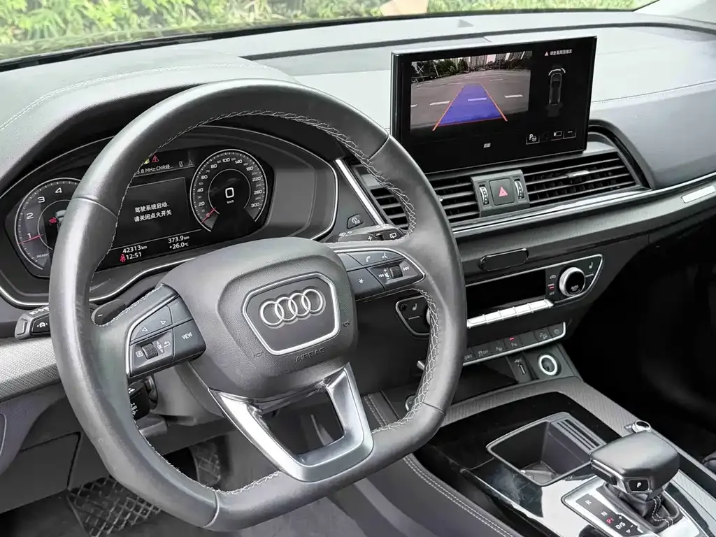 Audi Q5L — фото 6