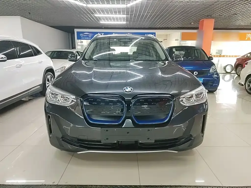 BMW iX3 — фото 9
