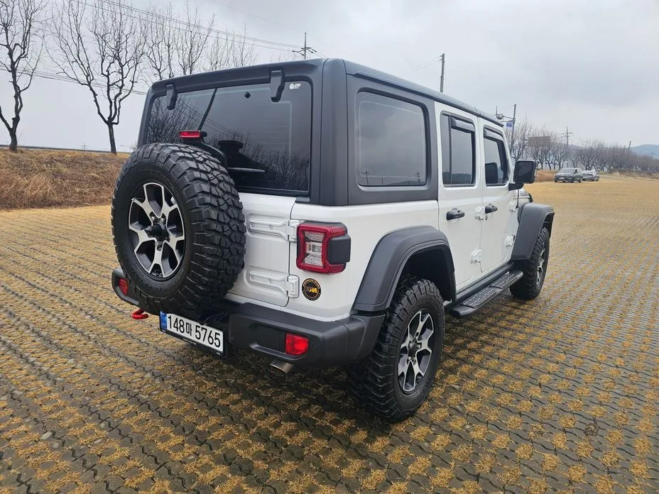 Jeep Wrangler — фото 10