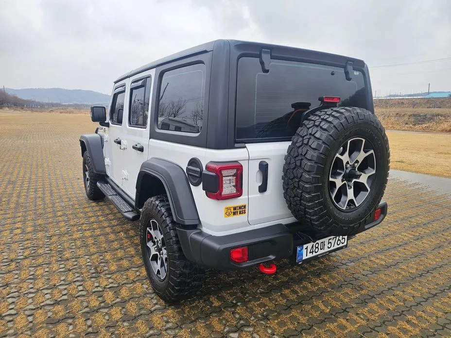 Jeep Wrangler — фото 9
