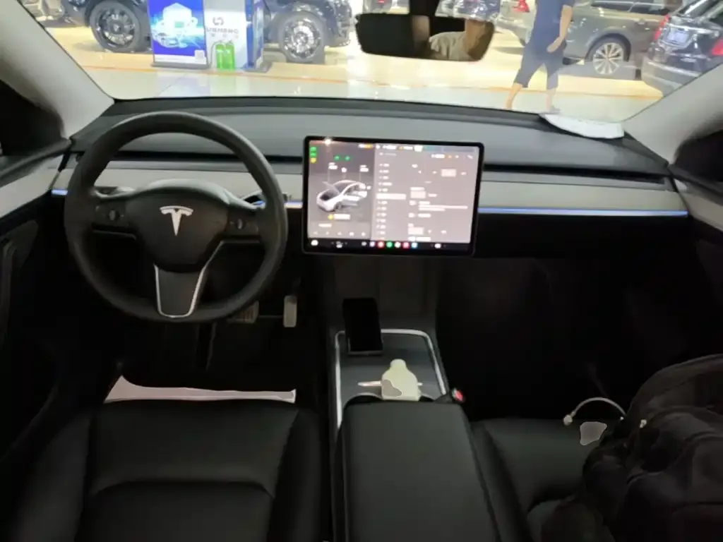 Tesla Model Y — фото 7