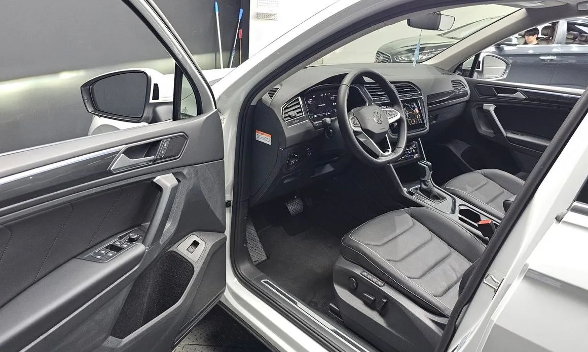 Volkswagen Tiguan — фото 7