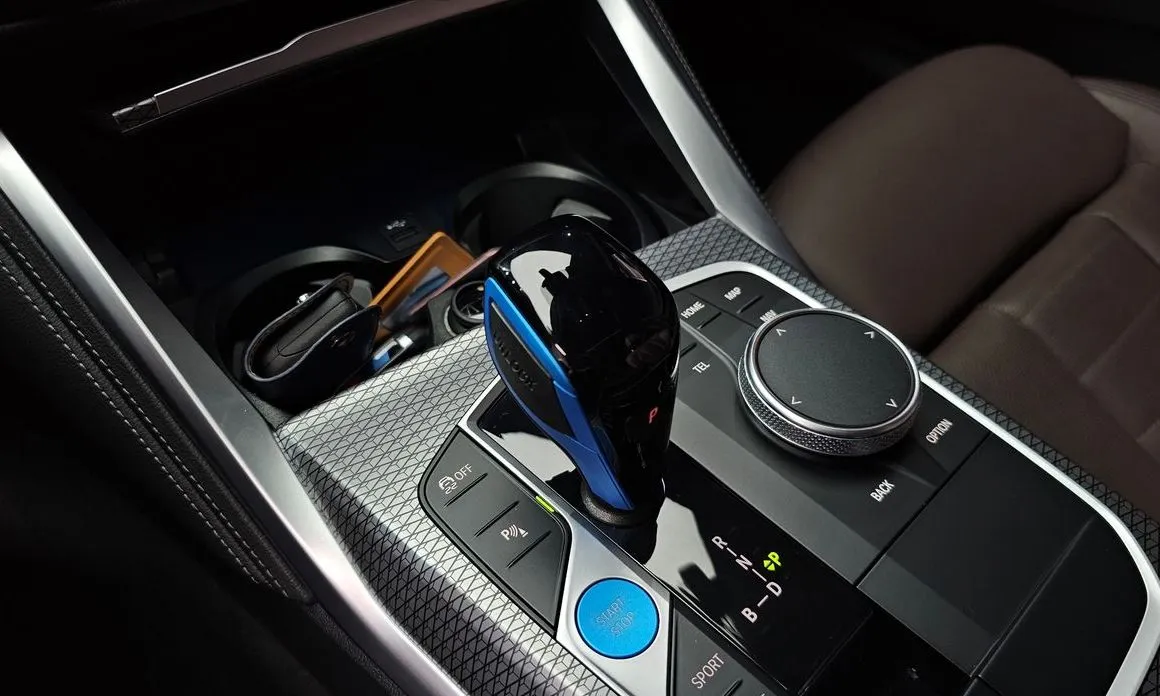 BMW i4 — фото 7