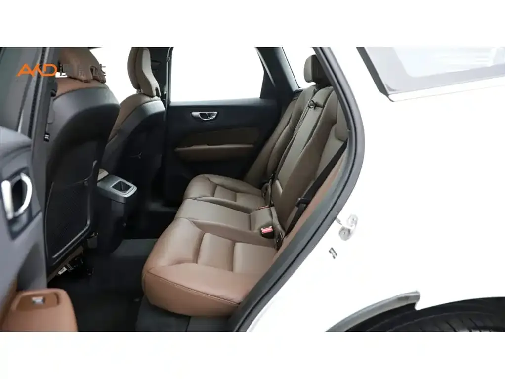 Volvo XC60 — фото 10