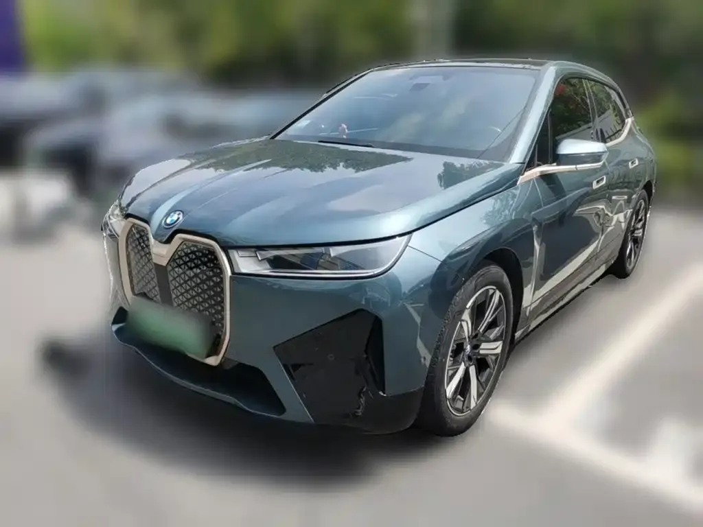 BMW iX — фото 1