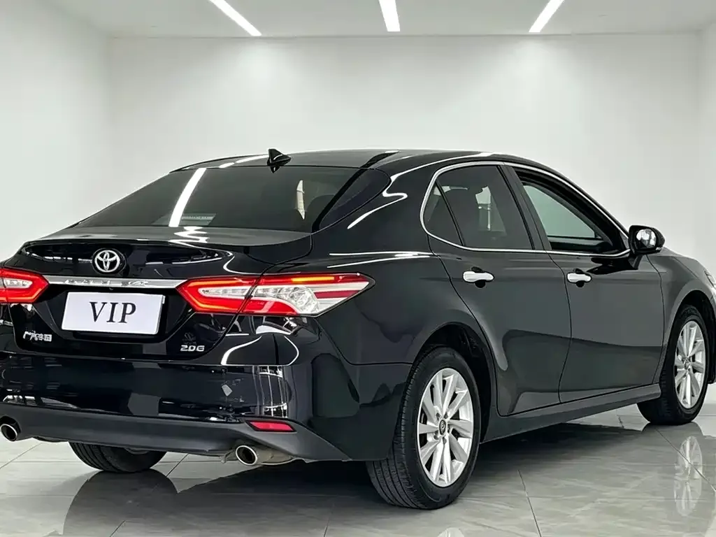 Toyota Camry — фото 6