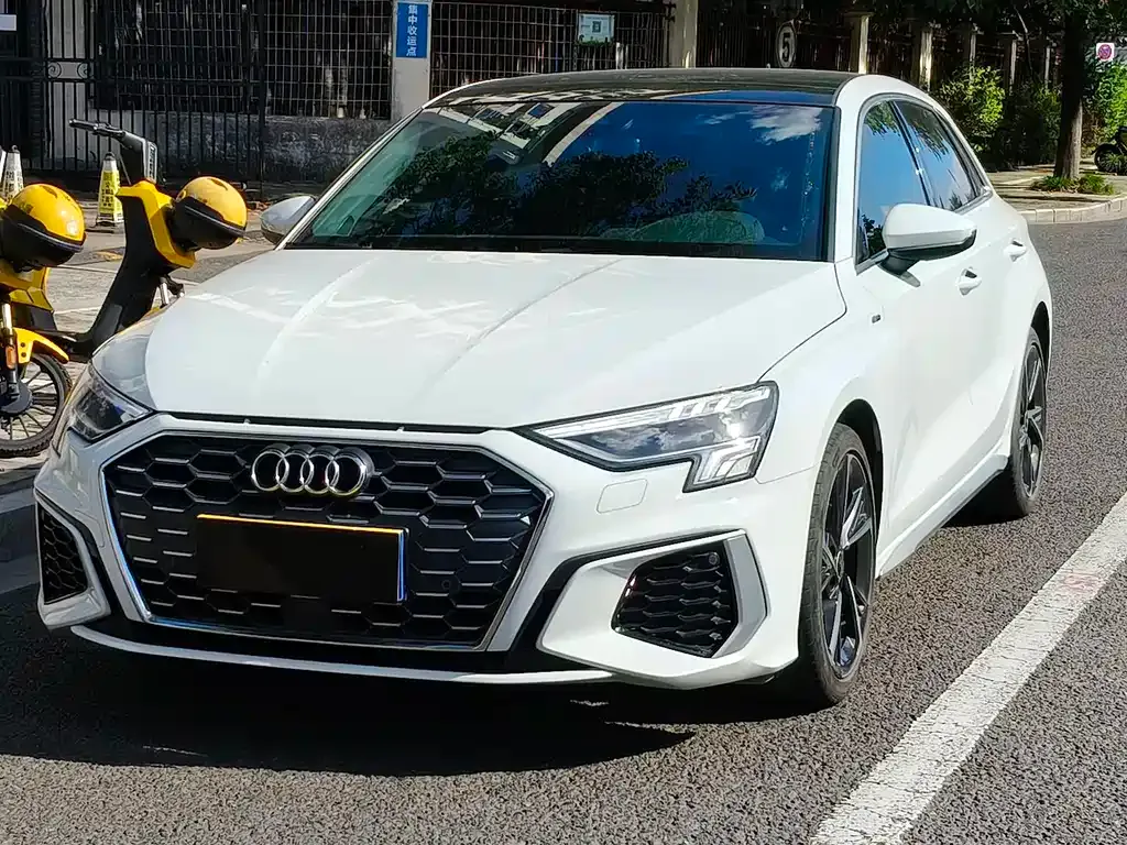Audi A3 — фото 1