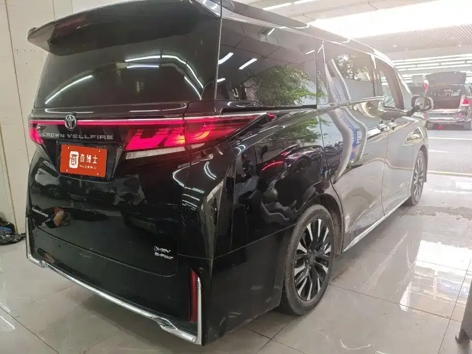 Toyota Vellfire — фото 2