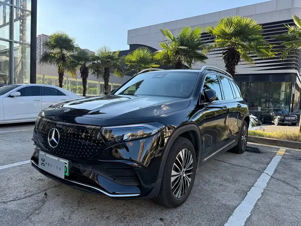 Mercedes-Benz EQB — фото 1