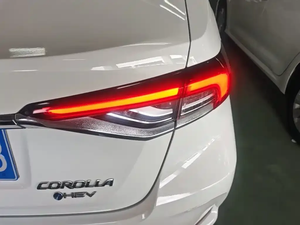 Toyota Corolla — фото 10