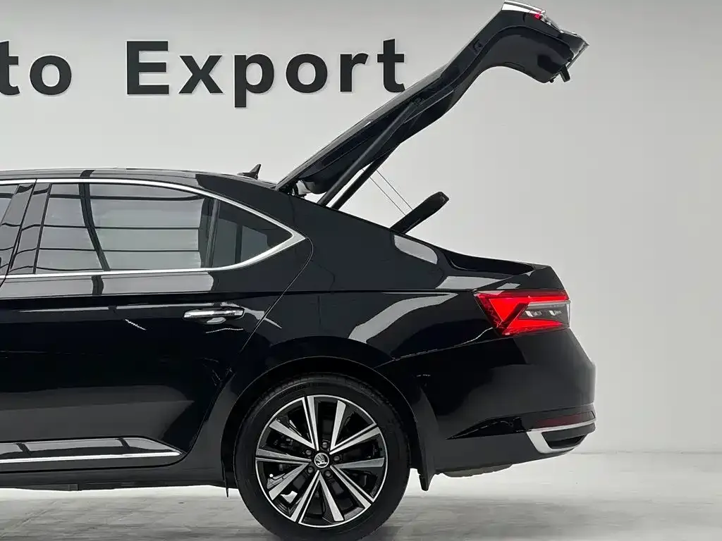 Skoda Superb — фото 9