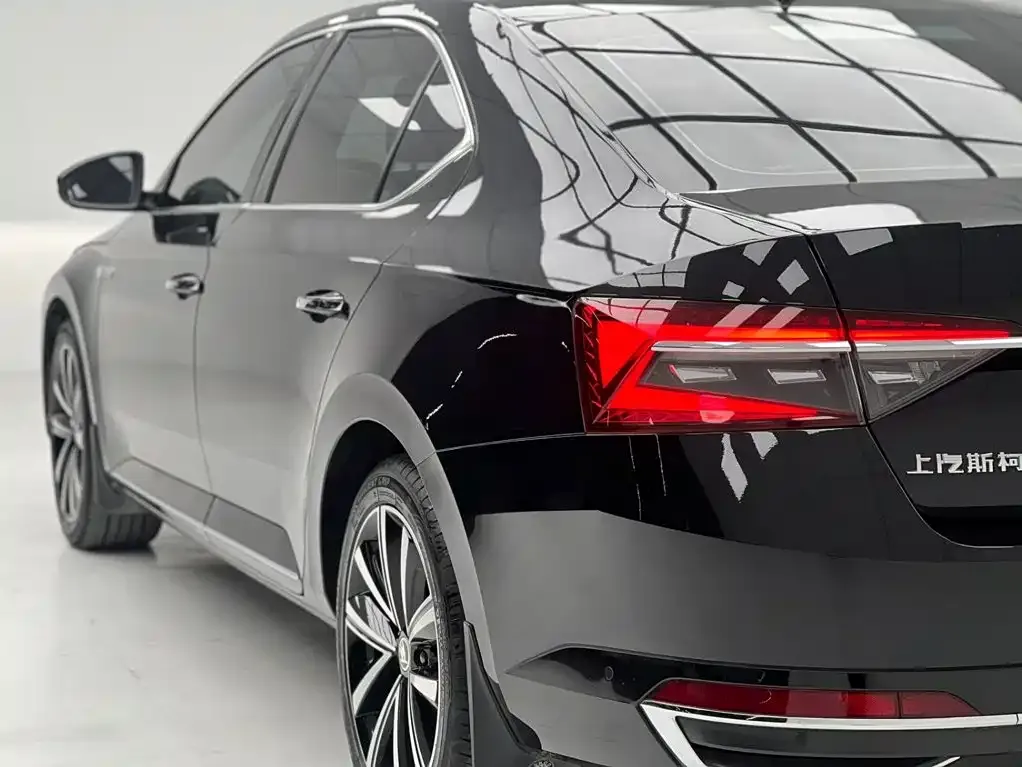 Skoda Superb — фото 5