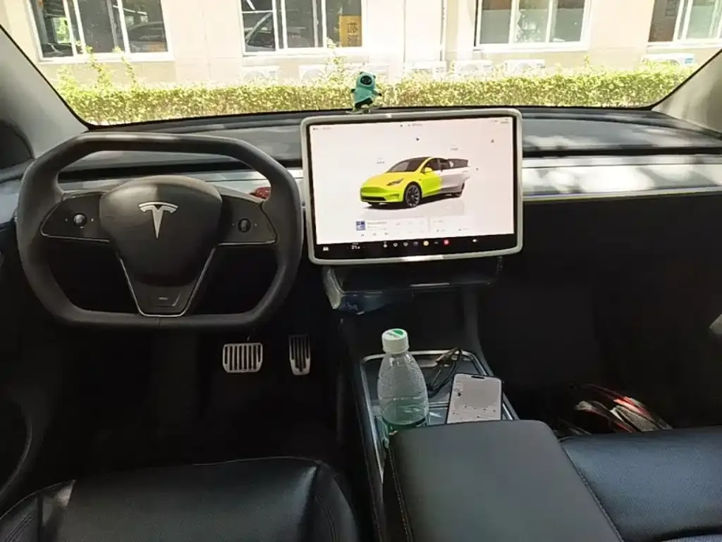 Tesla Model Y — фото 8