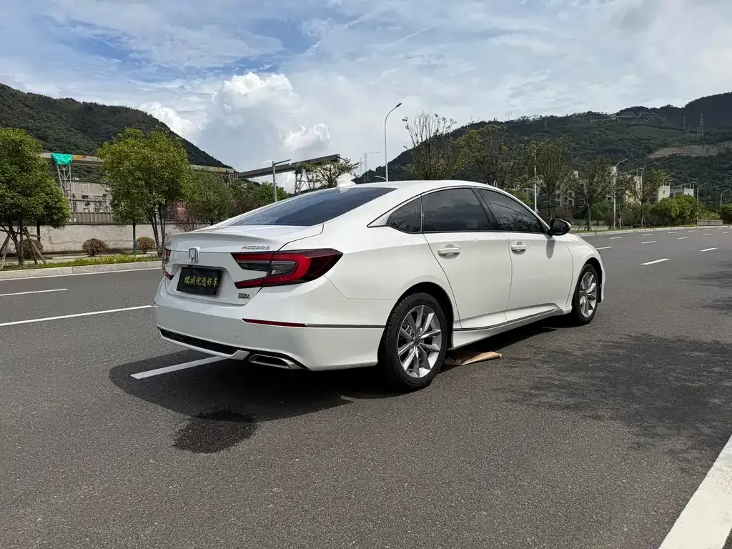 Honda Accord — фото 10