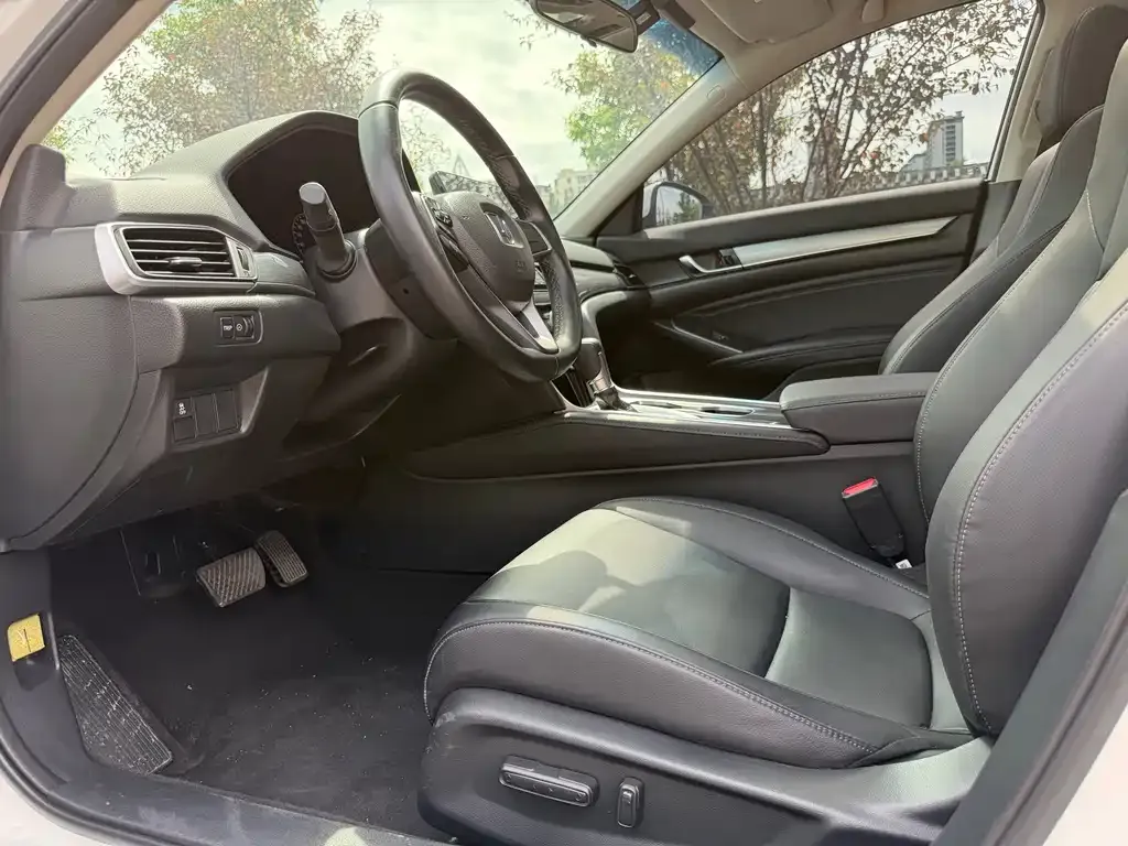 Honda Accord — фото 4