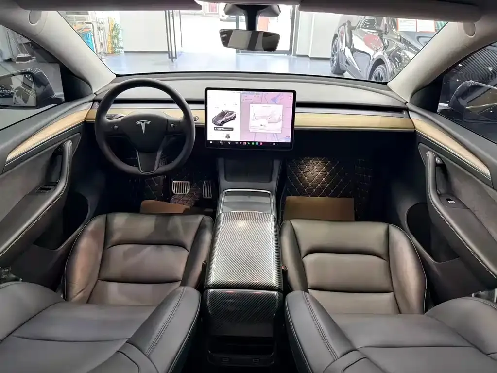 Tesla Model Y — фото 5