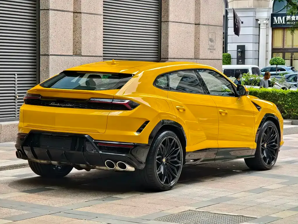 Lamborghini Urus SE — фото 10