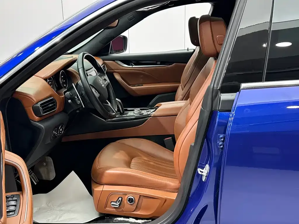 Maserati Levante — фото 10