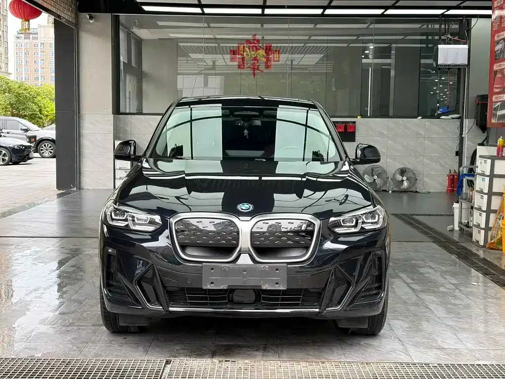 BMW iX3 — фото 7