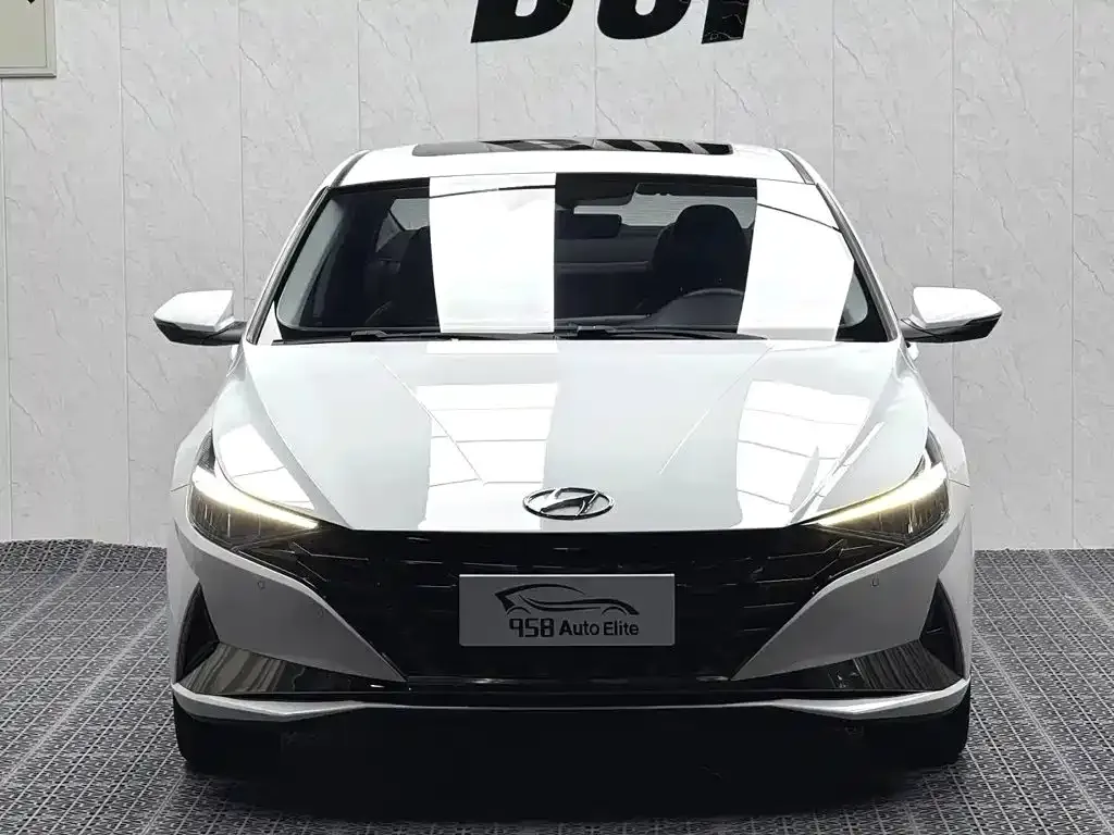 Hyundai Elantra — фото 7