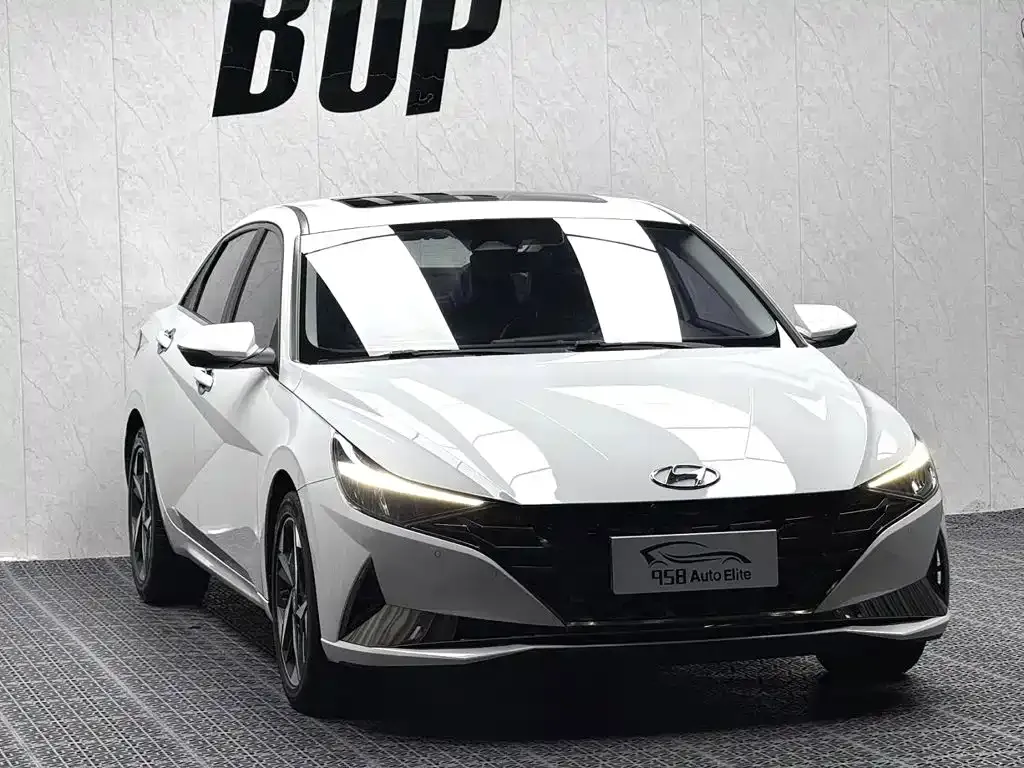 Hyundai Elantra — фото 3