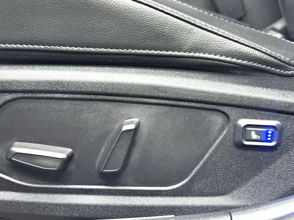 Hyundai Elantra — фото 10