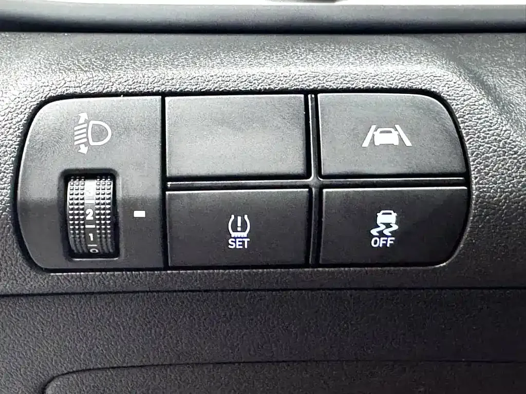 Hyundai Elantra — фото 8