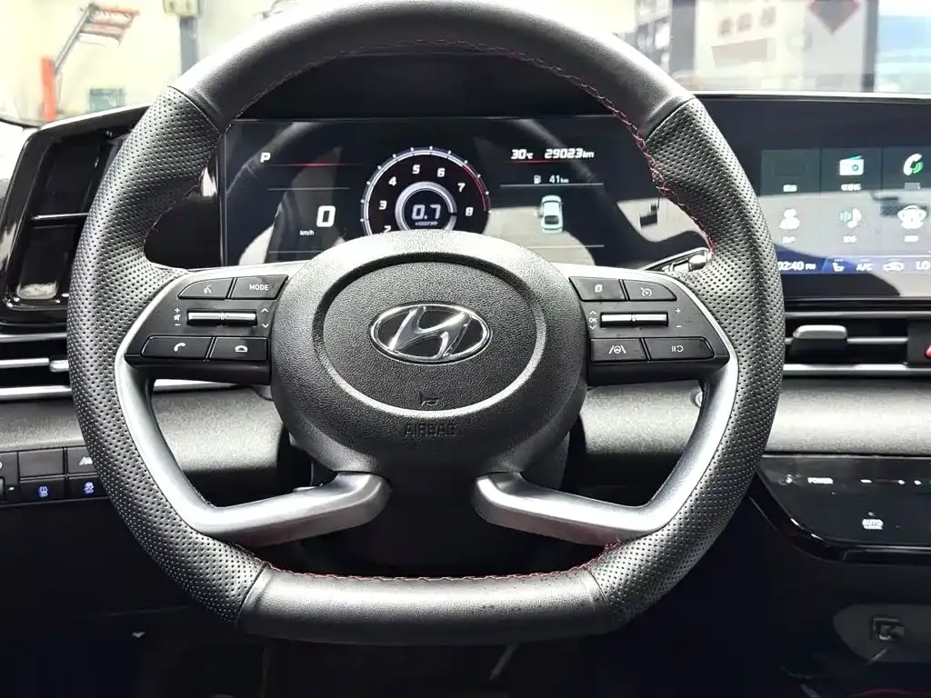 Hyundai Elantra — фото 6