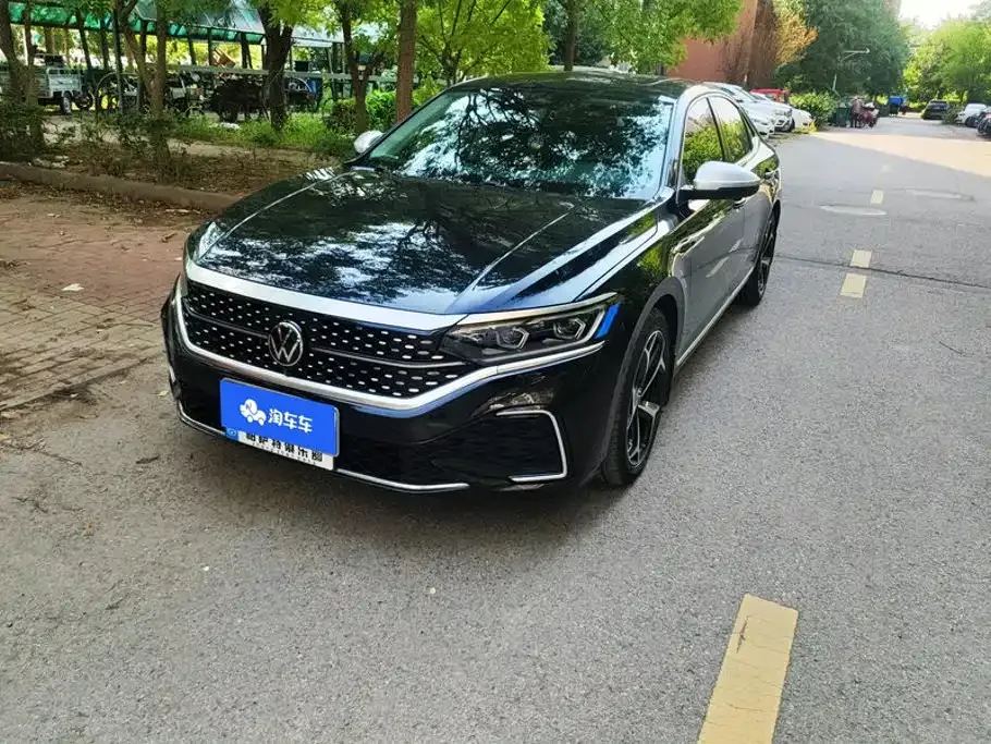 Volkswagen Passat — фото 1