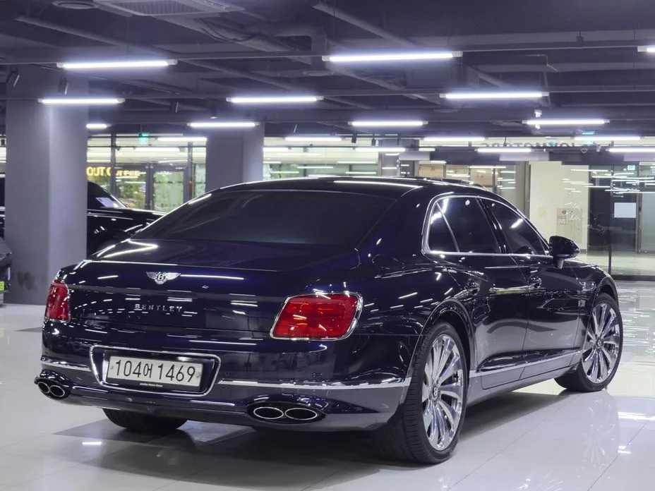 Bentley Flying Spur — фото 2