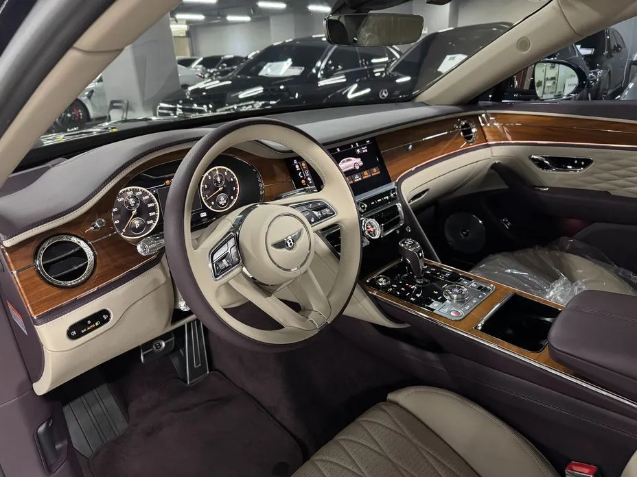 Bentley Flying Spur — фото 6