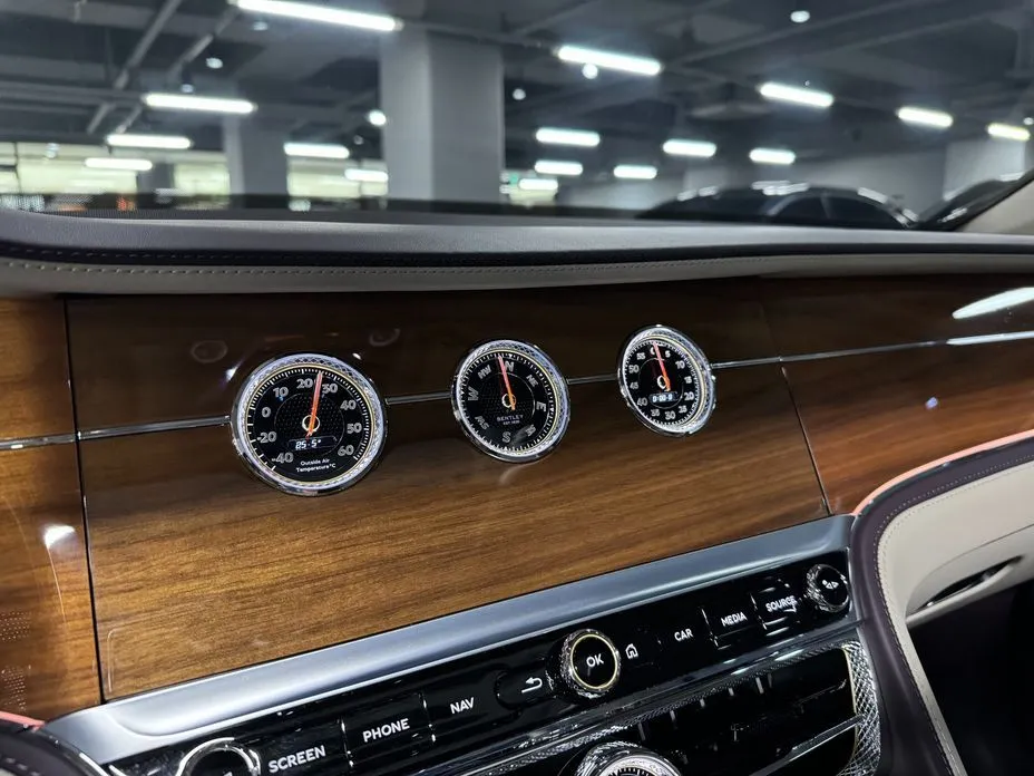 Bentley Flying Spur — фото 9