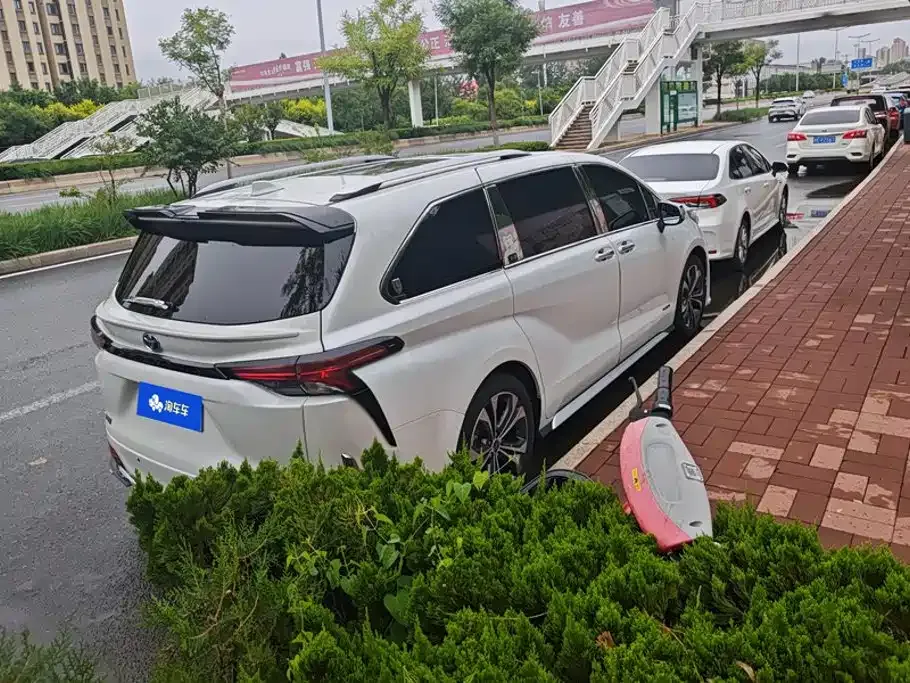 Toyota Granvia — фото 5
