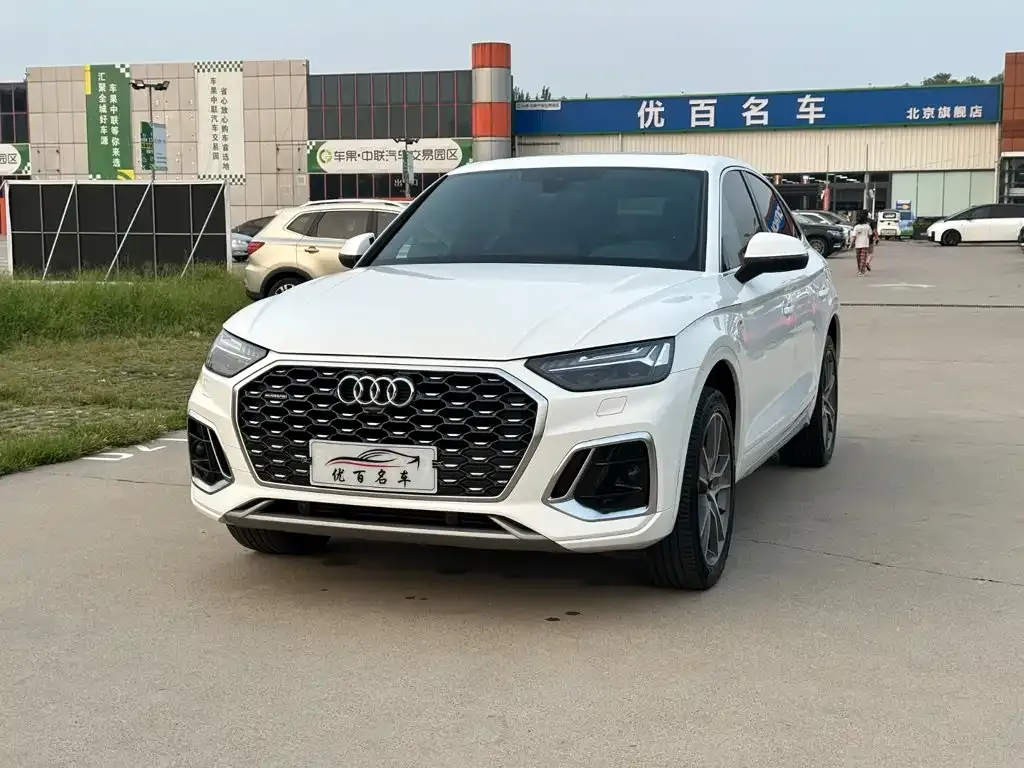 Audi Q5L Sportback — фото 1