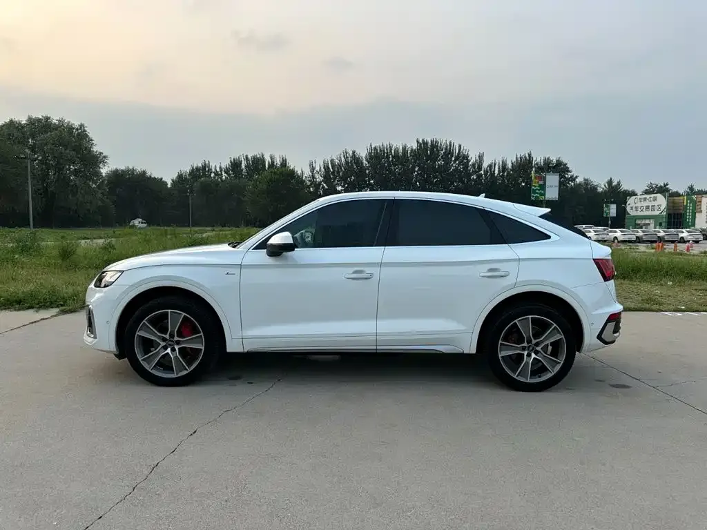 Audi Q5L Sportback — фото 4