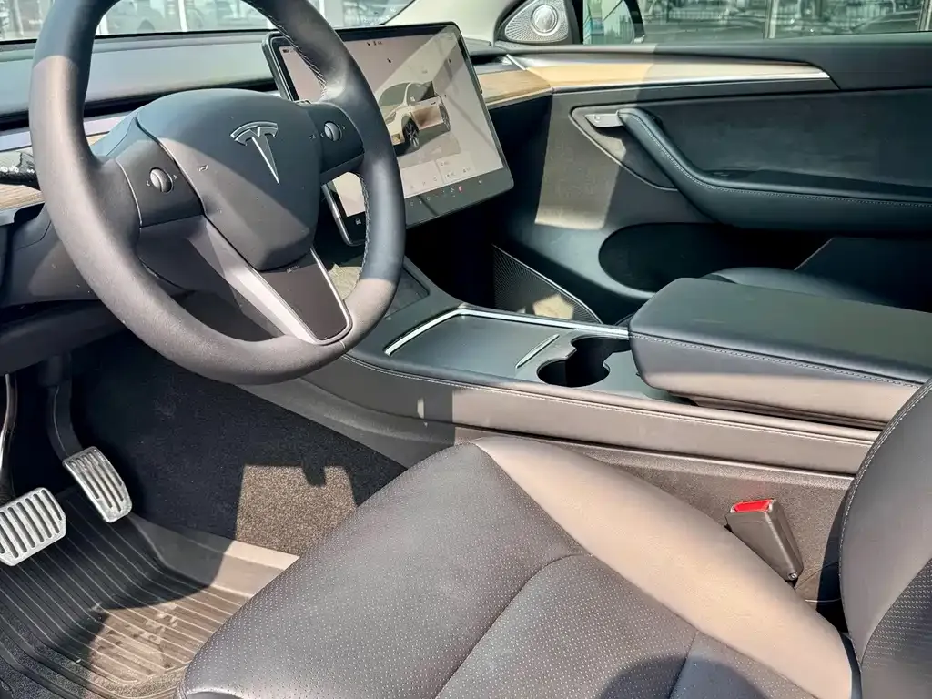 Tesla Model Y — фото 4