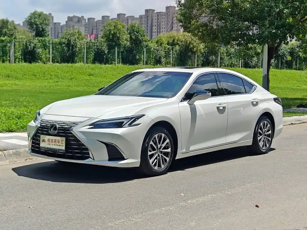 Lexus ES — фото 1