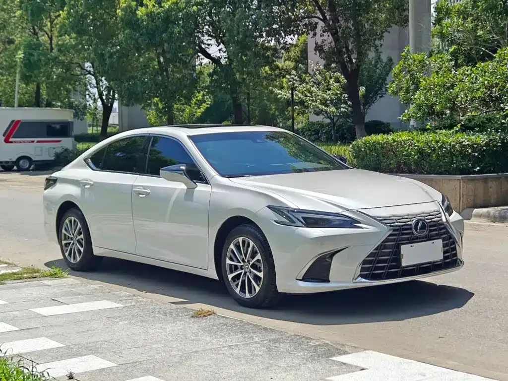Lexus ES — фото 9
