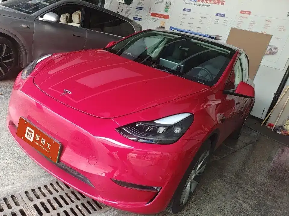 Tesla Model Y — фото 1