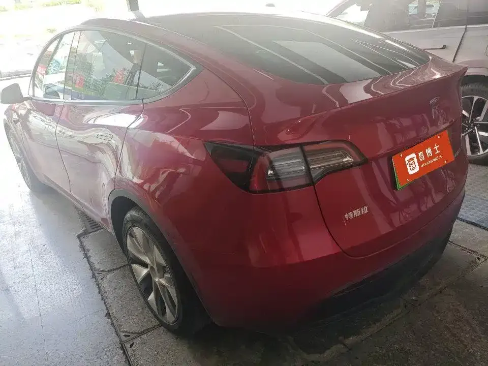 Tesla Model Y — фото 8