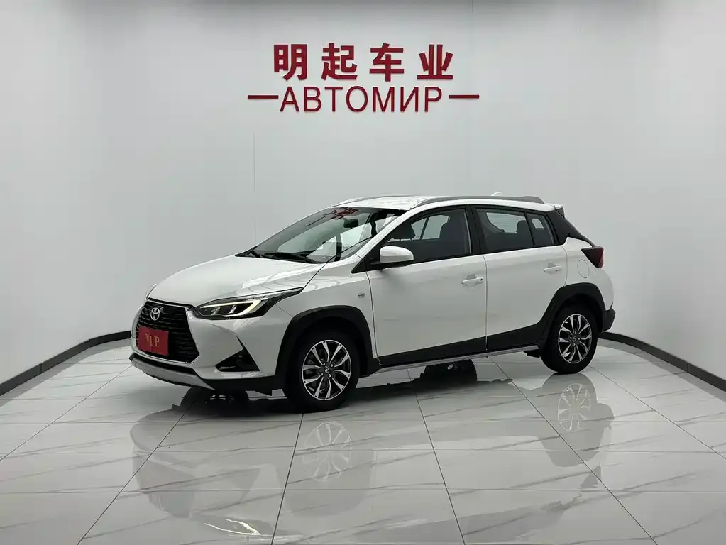 Toyota Yaris L — фото 1