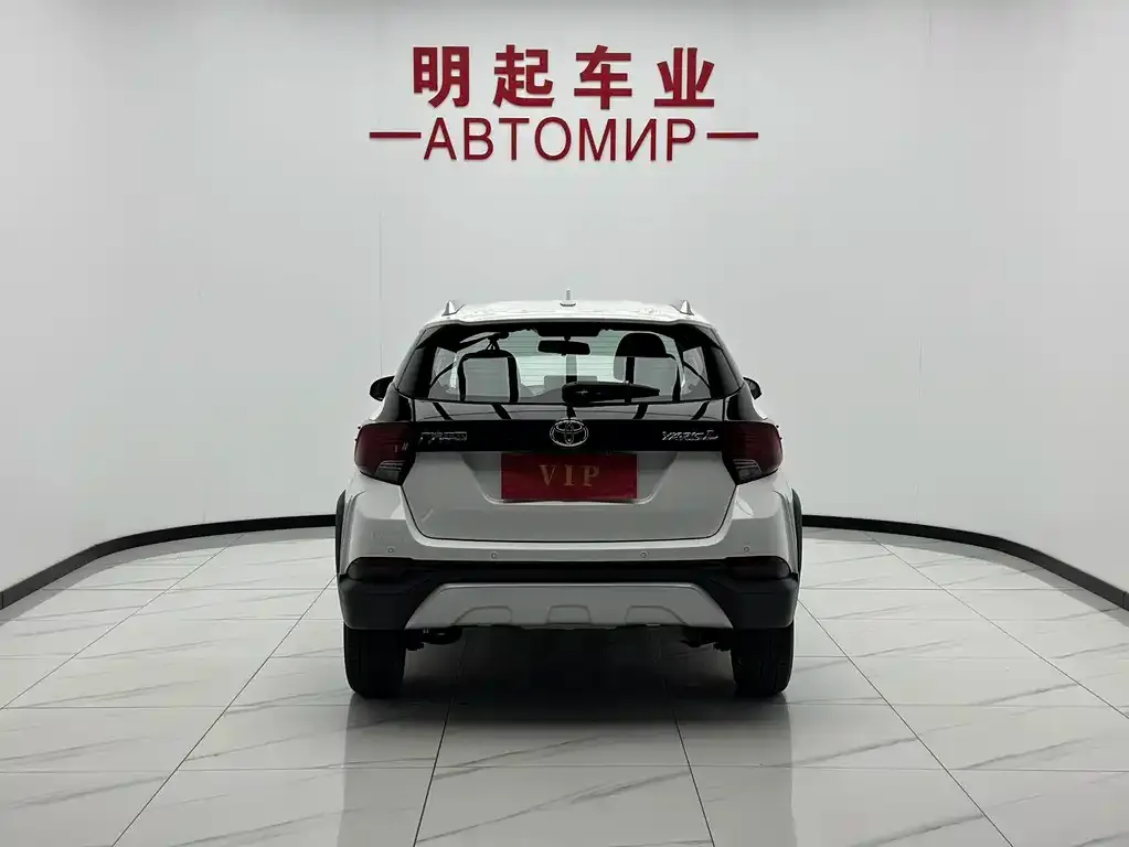 Toyota Yaris L — фото 3