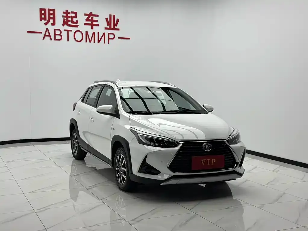 Toyota Yaris L — фото 2