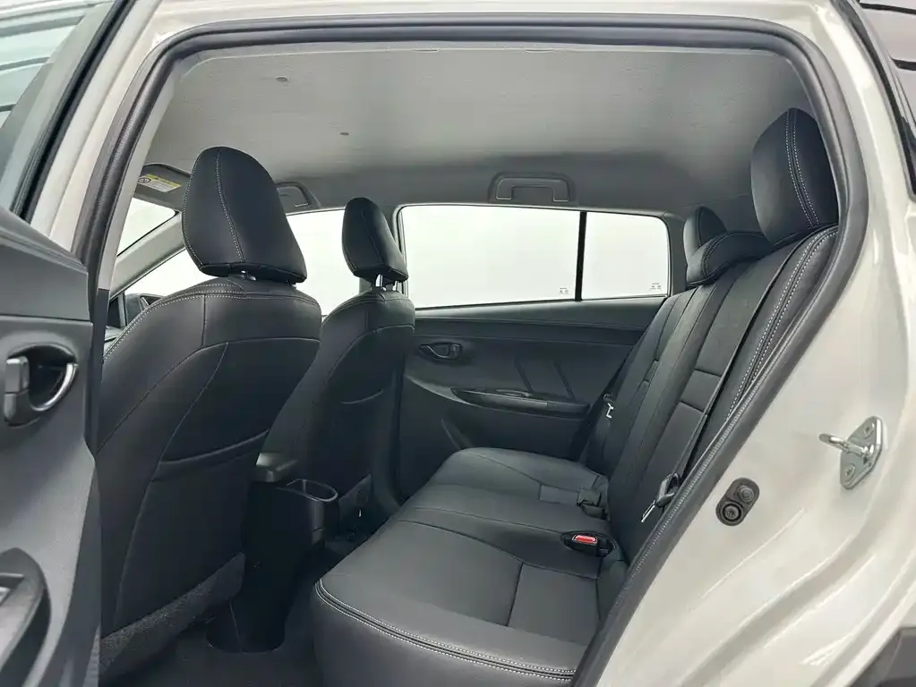 Toyota Yaris L — фото 4