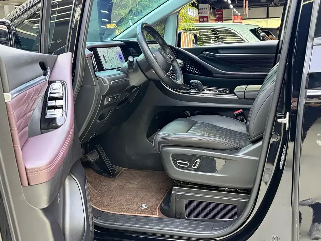 GAC Motor Trumpchi M8 — фото 8