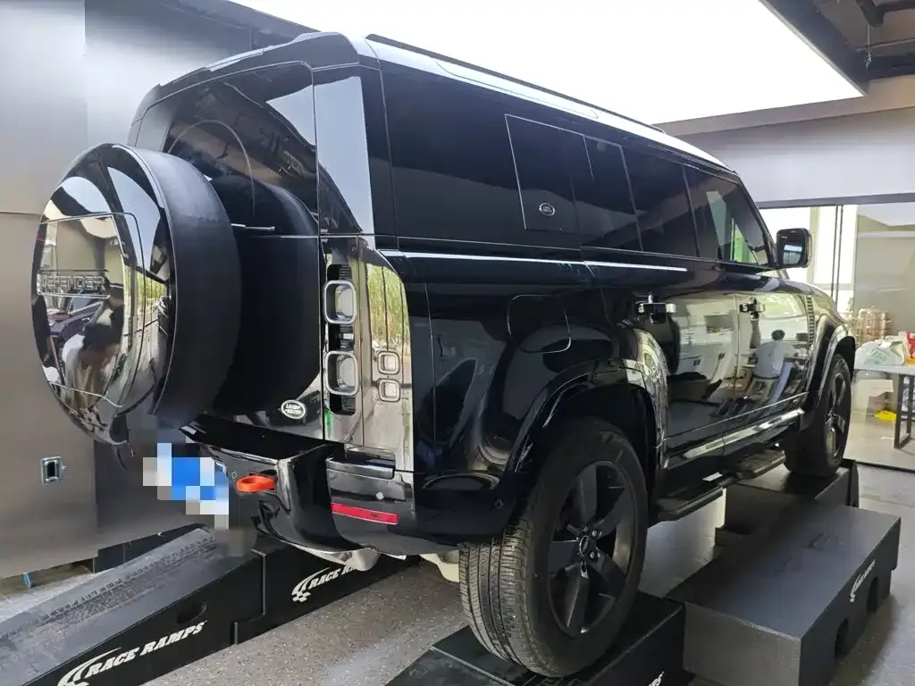 Land Rover Defender — фото 5