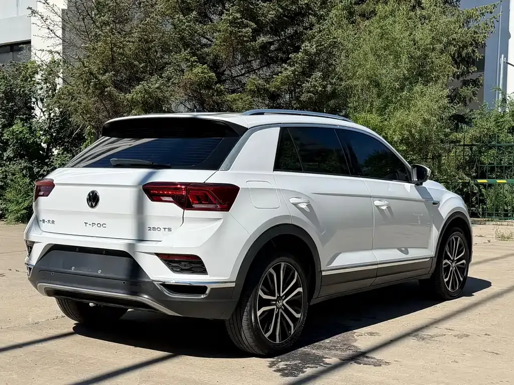 Volkswagen T-Roc — фото 9